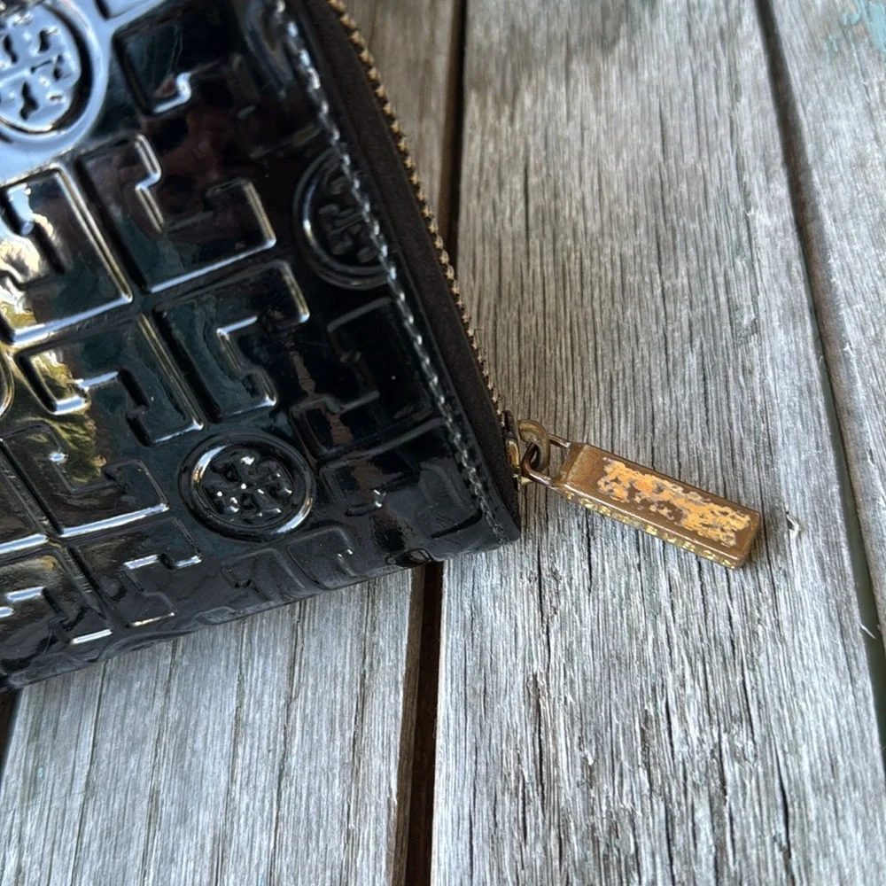 Tory Burch Black Patent Leather Embossed Zip Wallet